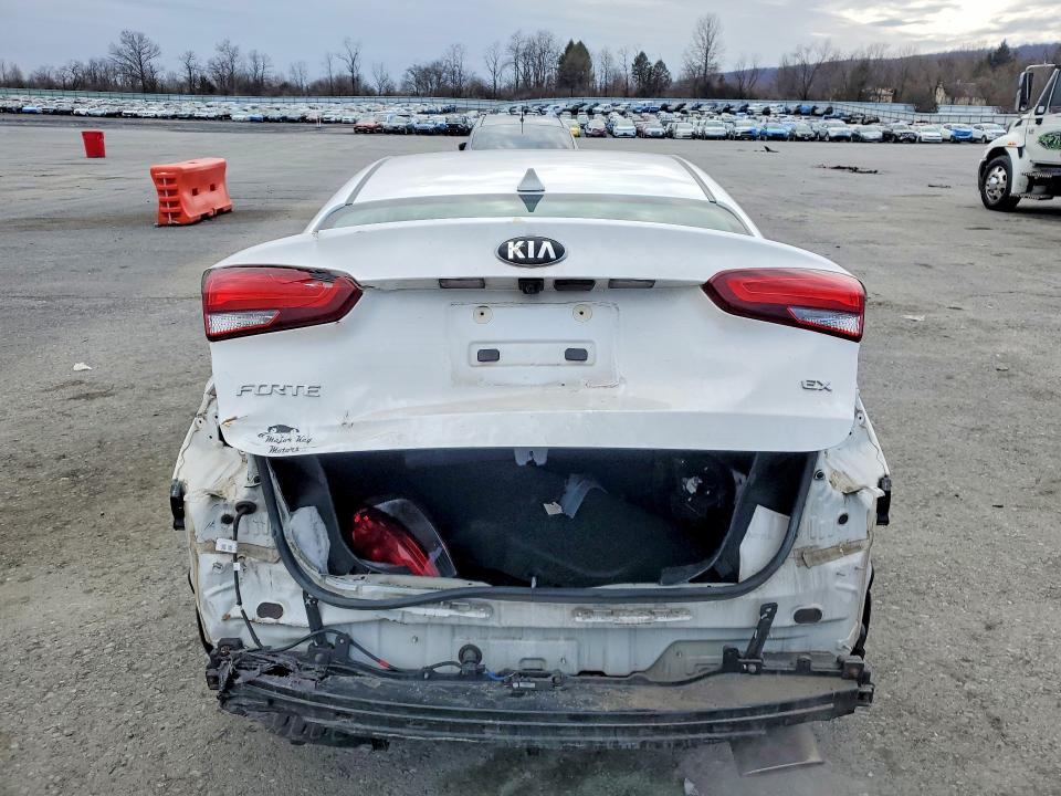 Photo 6 from auction – 2017 KIA FORTE with VIN 3KPFL4A8XHE037167