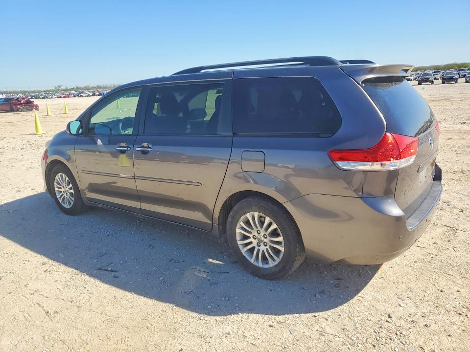 Photo 2 from auction – 2014 TOYOTA SIENNA with VIN 5TDYK3DC8ES461177