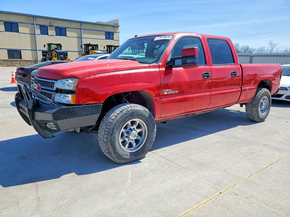 CHEVROLET SILVERADO 2005 with VIN 1GCHK23215F802096 - Photo from auction