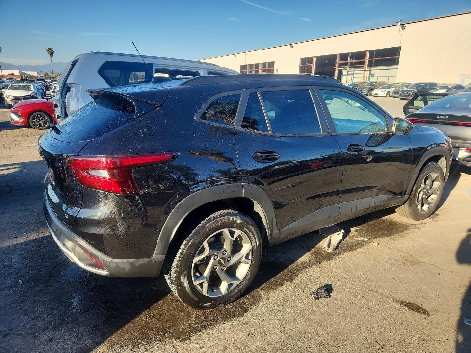 Photo 3 from auction – 2025 CHEVROLET TRAX with VIN KL77LHEP4SC197831