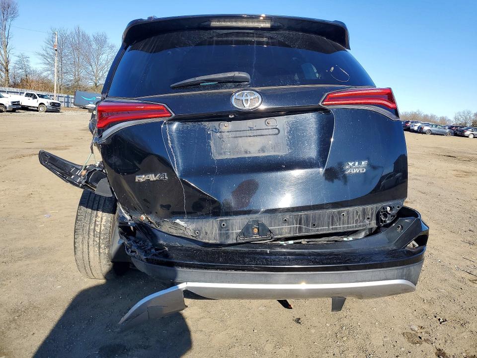 Снимка 6 от търг – 2017 TOYOTA RAV4 с VIN 2T3RFREV2HW641074