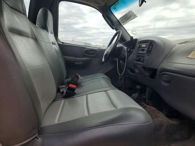Photo 10 from auction – 2002 FORD F150 with VIN 1FTRF18212NC00487