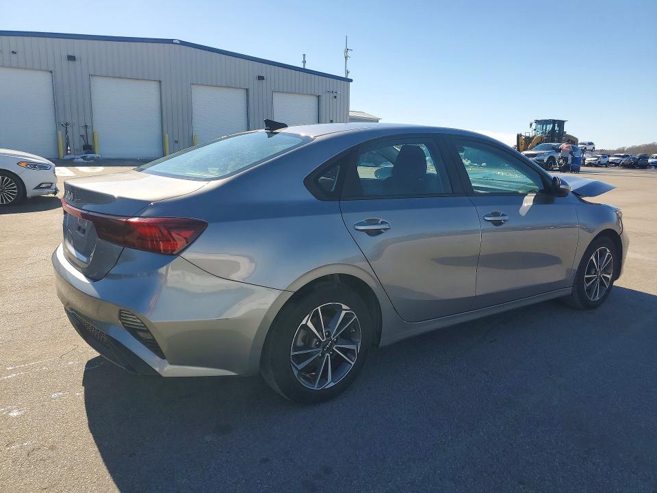 Photo 3 from auction – 2023 KIA FORTE with VIN 3KPF24AD5PE627405