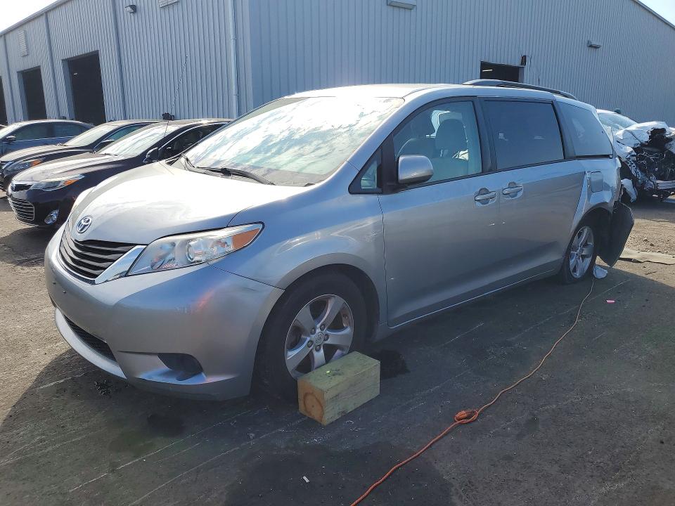 TOYOTA SIENNA 2014 with VIN 5TDKK3DC2ES417598 - Photo from auction