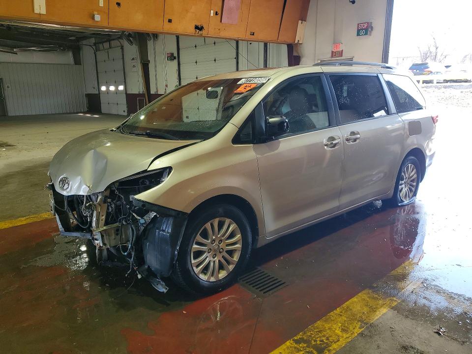 2015 TOYOTA SIENNA - Търг №47719096