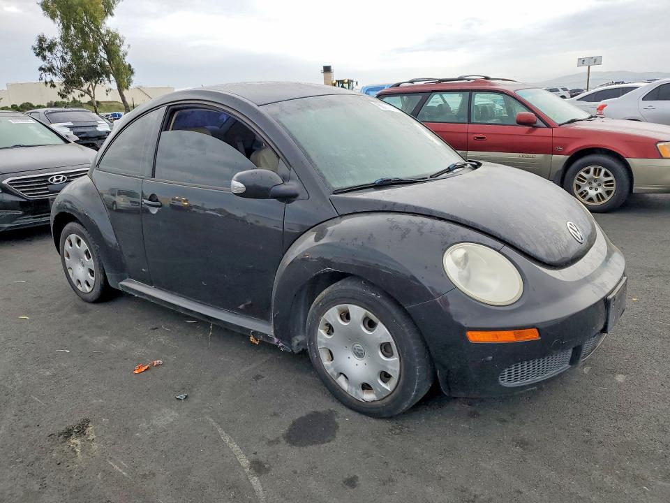 Фото 4 с аукциона – 2010 VOLKSWAGEN NEW BEETLE с VIN 3VWPG3AG3AM018186