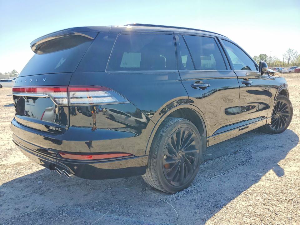Photo 3 from auction – 2023 LINCOLN AVIATOR with VIN 5LM5J7XC3PGL02050