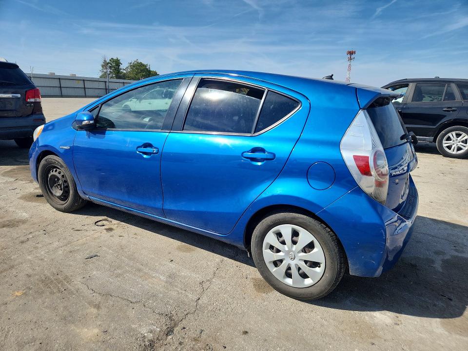 Снимка 2 от търг – 2012 TOYOTA PRIUS C с VIN JTDKDTB35C1007661