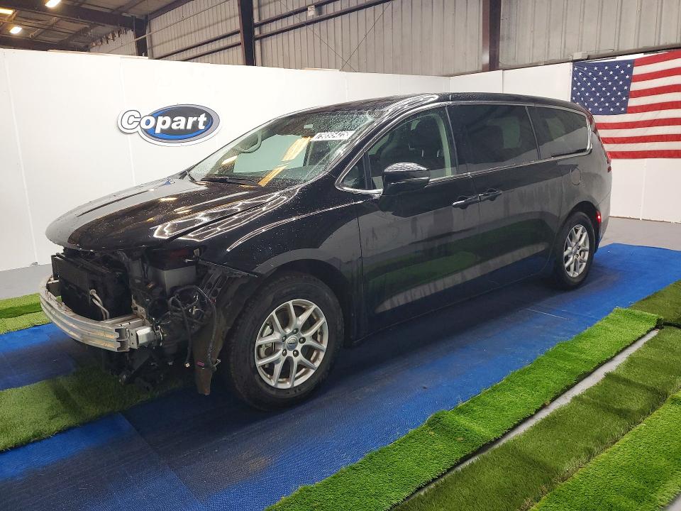 CHRYSLER PACIFICA 2024 with VIN 2C4RC1BG2RR136244 - Photo from auction