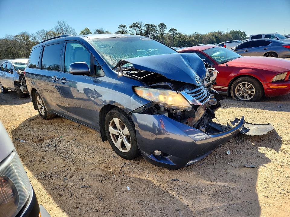 Photo 4 from auction – 2013 TOYOTA SIENNA with VIN 5TDKK3DC7DS401668