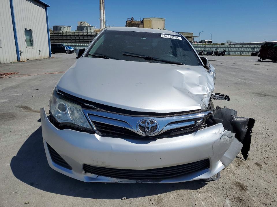 Снимка 5 от търг – 2014 TOYOTA CAMRY с VIN 4T4BF1FK0ER430246