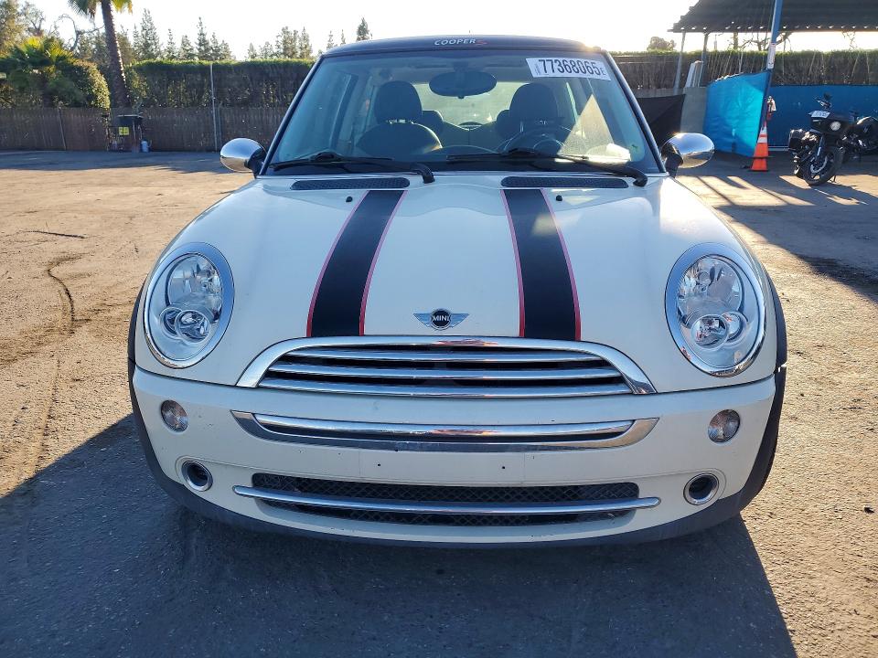 Photo 5 from auction – 2005 MINI COOPER with VIN WMWRC33435TC57304