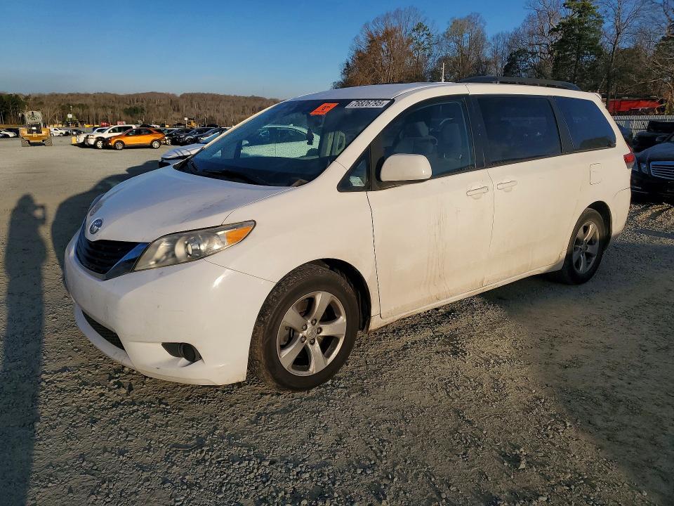 2013 TOYOTA SIENNA - Търг №76826795