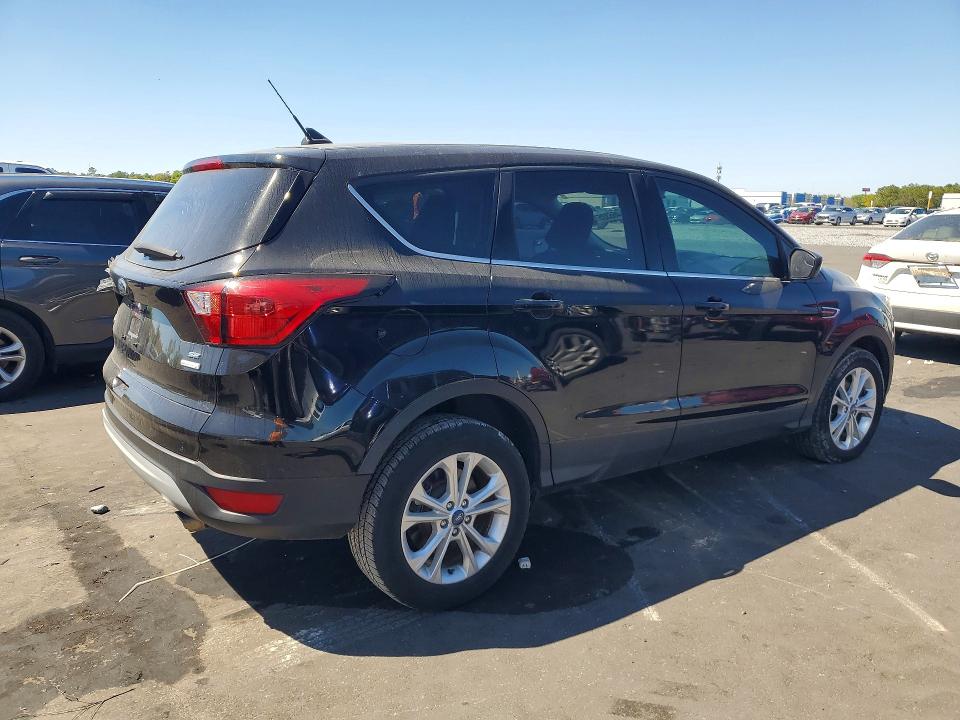 Photo 3 from auction – 2019 FORD ESCAPE with VIN 1FMCU0GD5KUA06877