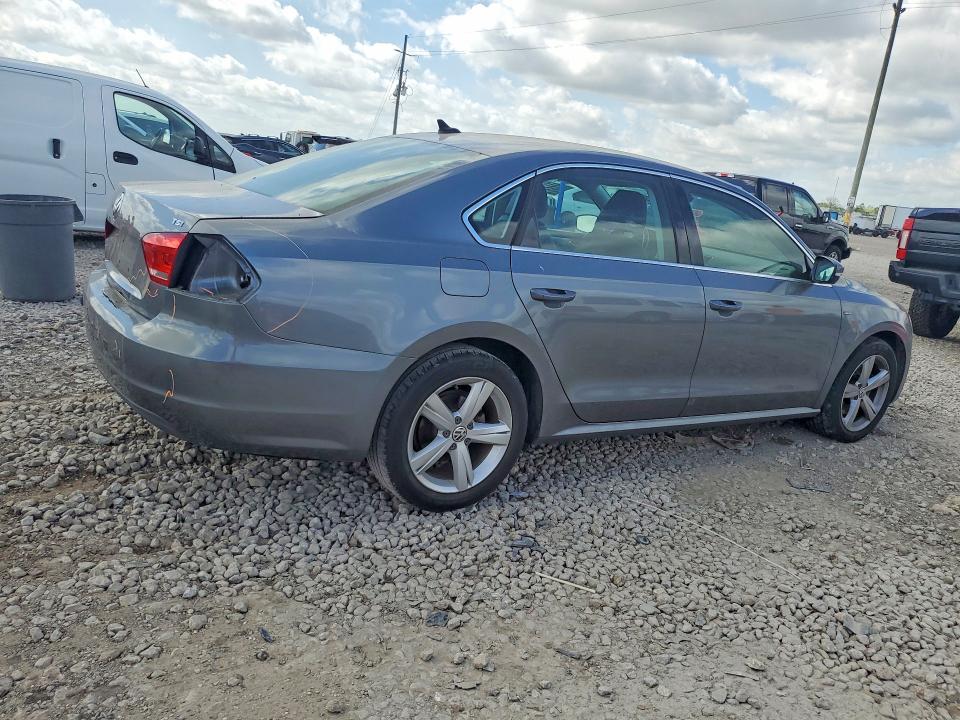 Photo 3 from auction – 2015 VOLKSWAGEN PASSAT with VIN 1VWAT7A36FC112724