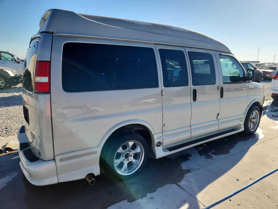 Photo 3 from auction – 2005 GMC SAVANA with VIN 1GDFH15T351106970