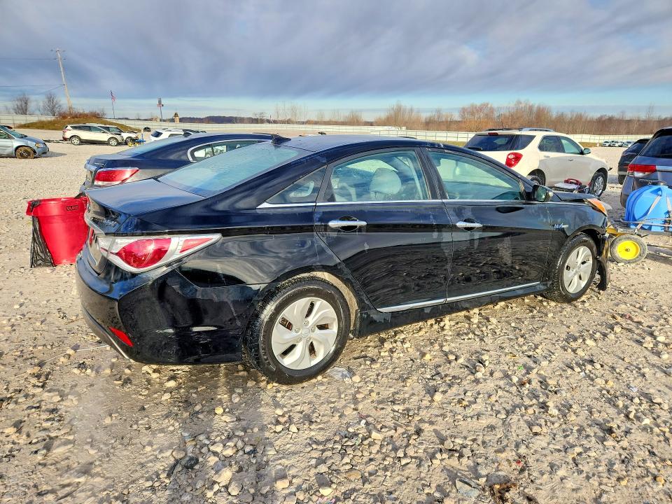 Photo 3 from auction – 2013 HYUNDAI SONATA HYBRID with VIN KMHEC4A45DA070370