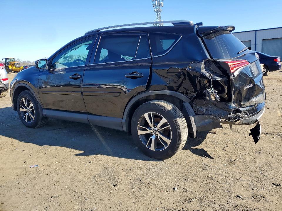 Снимка 2 от търг – 2017 TOYOTA RAV4 с VIN 2T3RFREV2HW641074