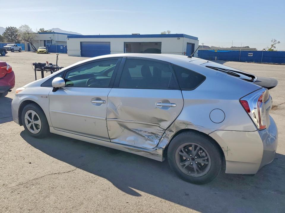 Снимка 2 от търг – 2015 TOYOTA PRIUS с VIN JTDKN3DUXF1915028