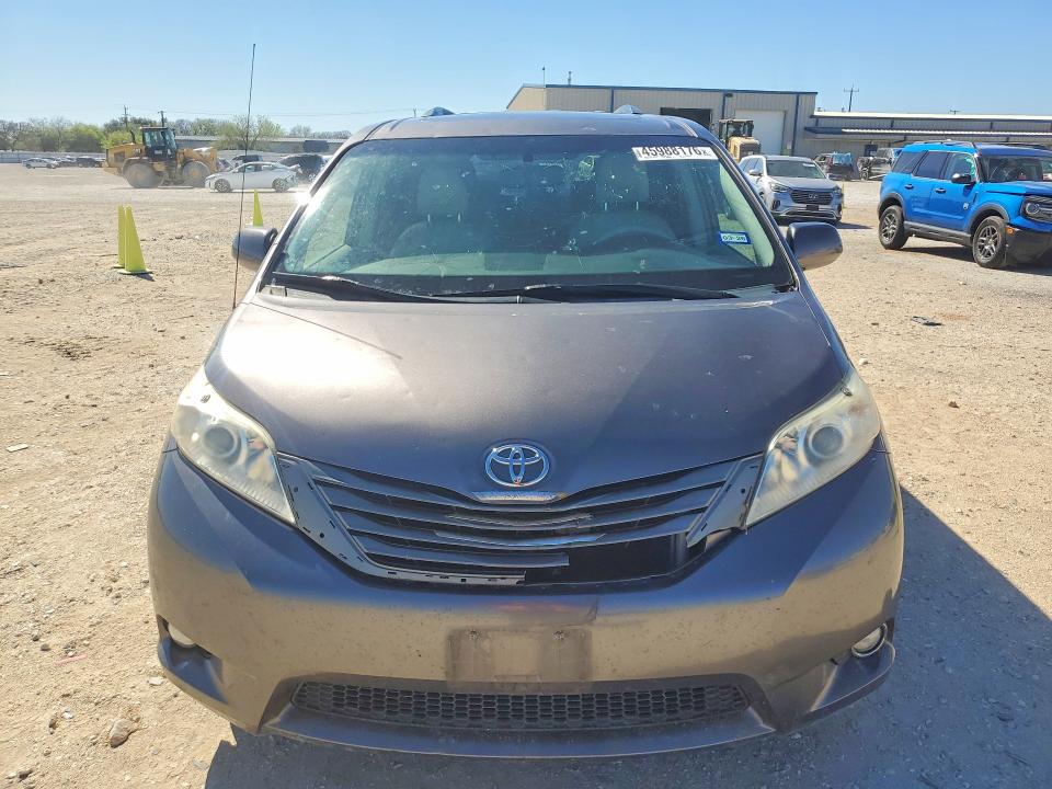 Photo 5 from auction – 2014 TOYOTA SIENNA with VIN 5TDYK3DC8ES461177