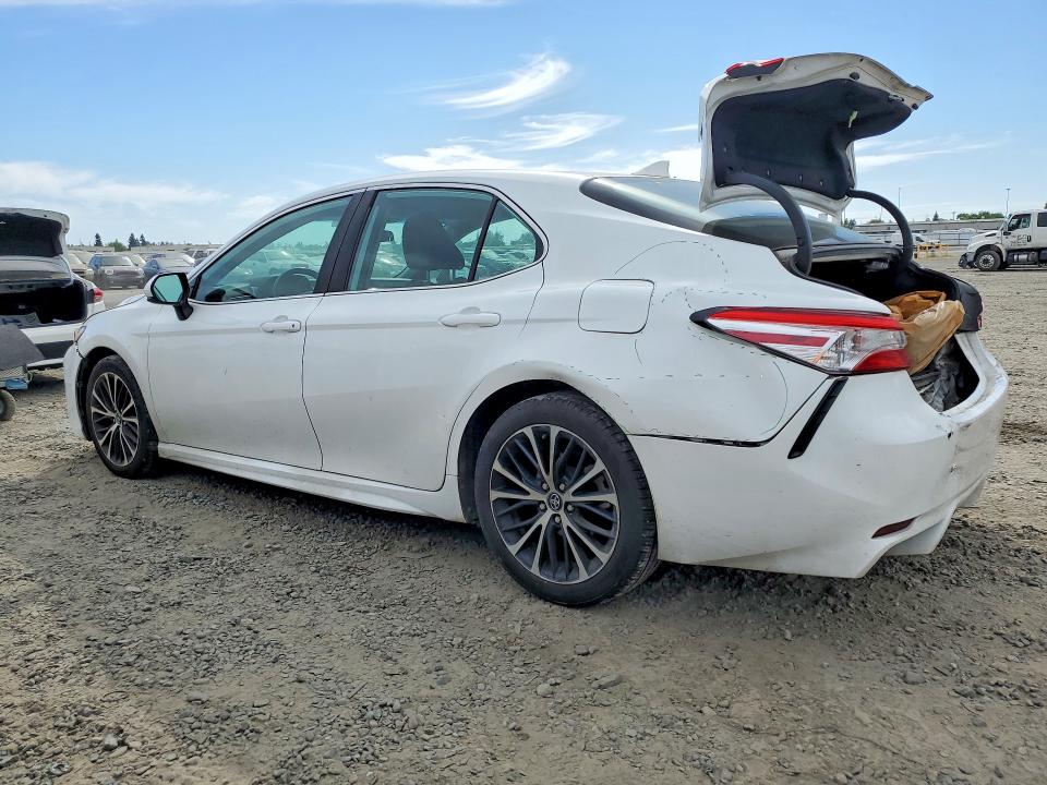 Photo 2 from auction – 2020 TOYOTA CAMRY with VIN 4T1G11AK7LU310320