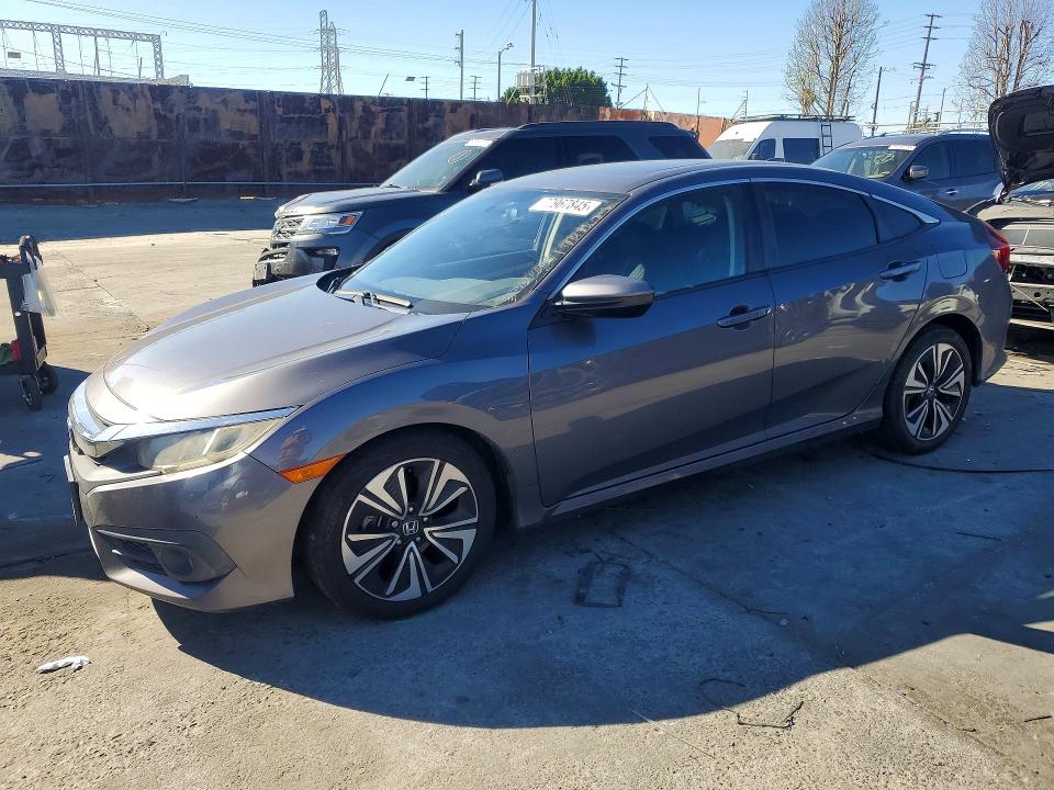 HONDA CIVIC 2017 with VIN 2HGFC1F3XHH641660 - Photo from auction