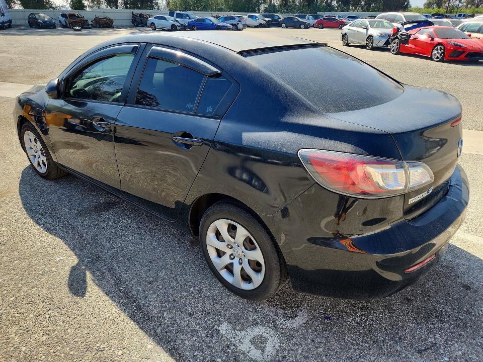Photo 2 from auction – 2013 MAZDA 3 with VIN JM1BL1UP1D1827907