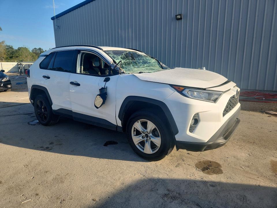 Photo 4 from auction – 2021 TOYOTA RAV4 with VIN 2T3W1RFV2MW116431