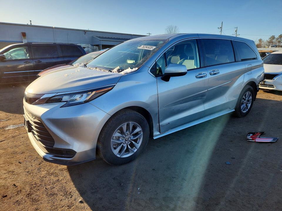 Photo 1 from auction – 2021 TOYOTA SIENNA with VIN 5TDKRKEC5MS051493