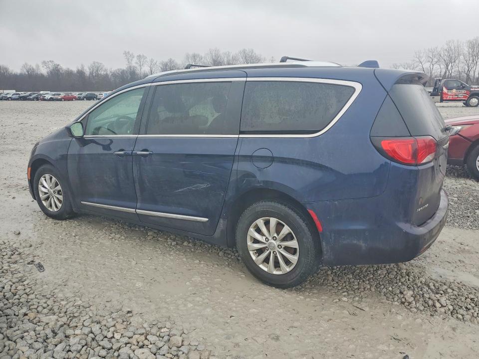 Photo 2 from auction – 2019 CHRYSLER PACIFICA with VIN 2C4RC1BG2KR666171