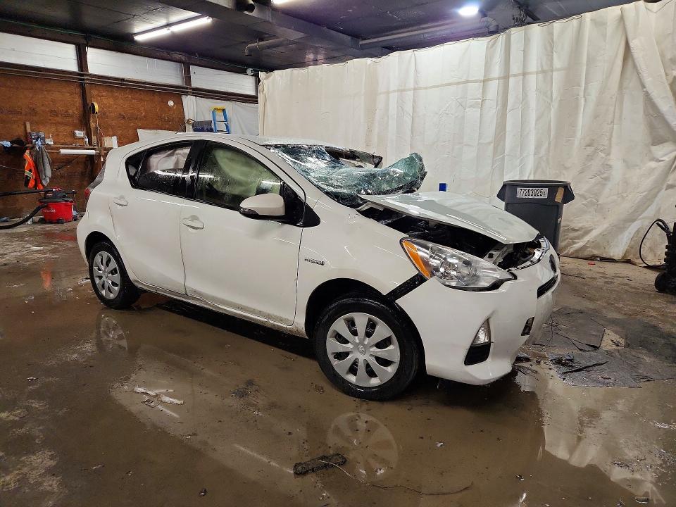 Photo 4 from auction – 2014 TOYOTA PRIUS C with VIN JTDKDTB32E1066928