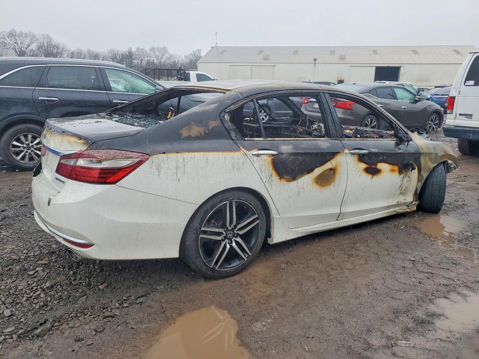 Photo 3 from auction – 2016 HONDA ACCORD with VIN 1HGCR2F52GA154572