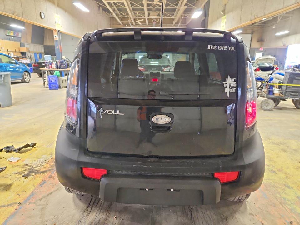 Photo 6 from auction – 2010 KIA SOUL with VIN KNDJT2A22A7178394