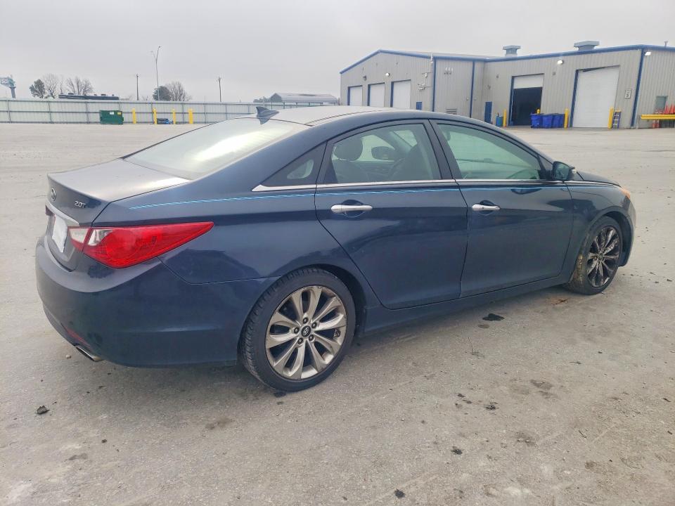 Photo 3 from auction – 2012 HYUNDAI SONATA with VIN 5NPEC4AB7CH385553