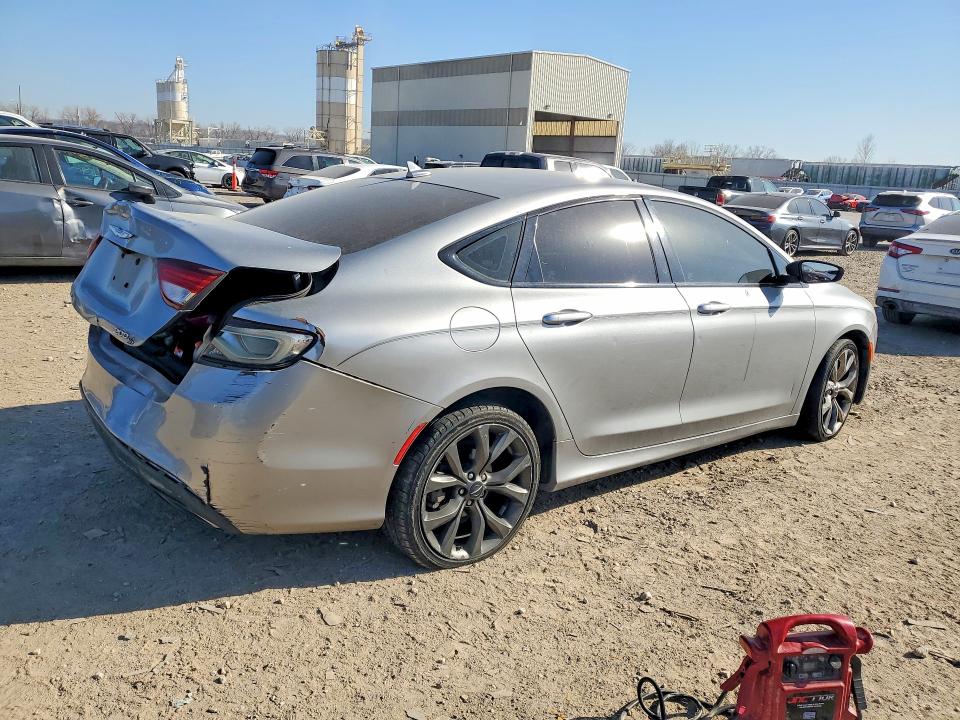 صورة رقم 3 من المزاد - 2015 CHRYSLER 200 مع VIN 1C3CCCDG0FN624135