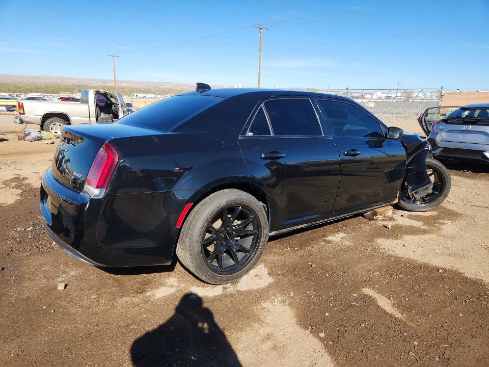 Photo 3 from auction – 2019 CHRYSLER 300 with VIN 2C3CCABG5KH562936