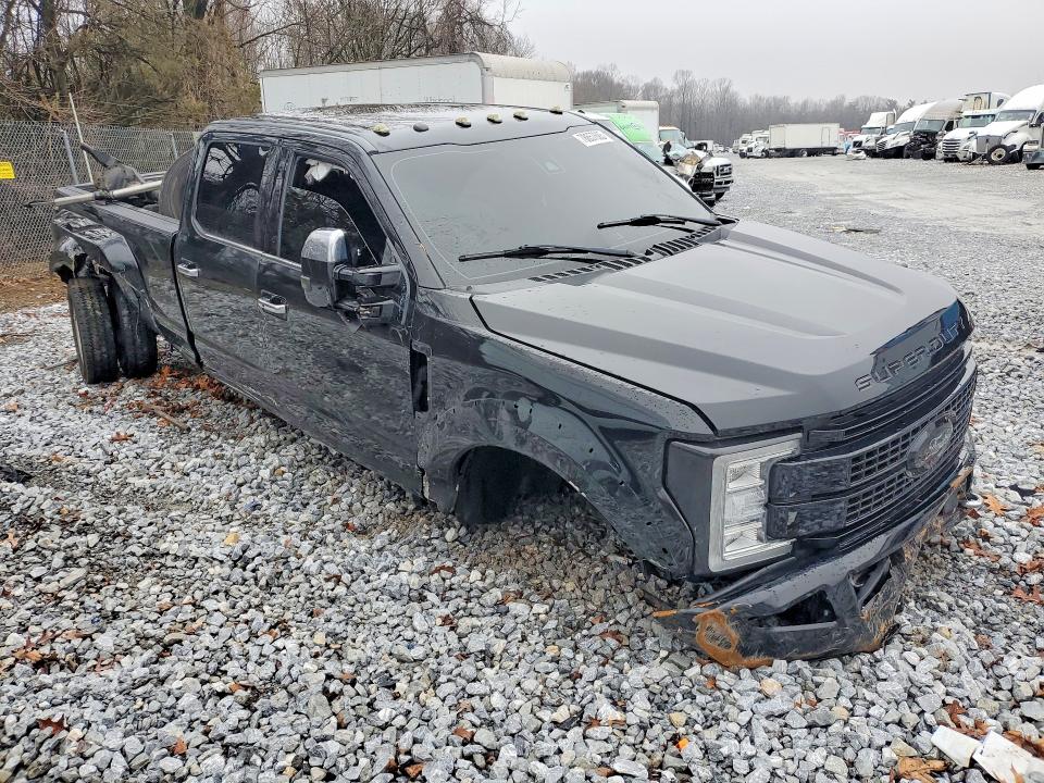 Photo 4 from auction – 2017 FORD F450 with VIN 1FT8W4DT3HEF43922