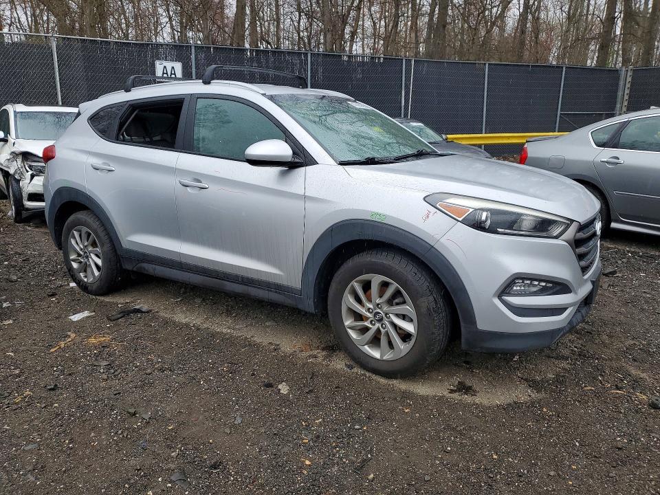 Photo 4 from auction – 2016 HYUNDAI TUCSON with VIN KM8J3CA46GU105798