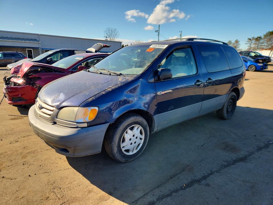 TOYOTA SIENNA 2002 with VIN 4T3ZF19C72U499774 - Photo from auction