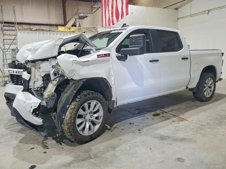 CHEVROLET SILVERADO 2021 with VIN 3GCUYBEF3MG371870 - Photo from auction