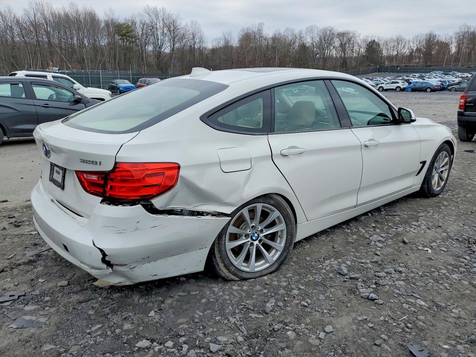 Photo 3 from auction – 2015 BMW 328 with VIN WBA8Z5C53FGS36880