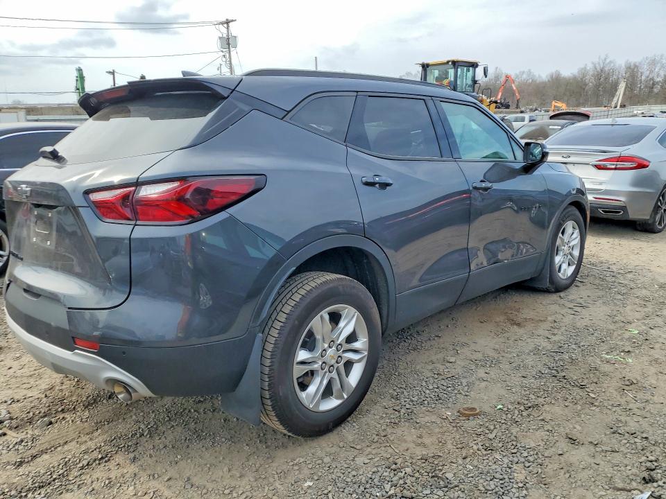 Photo 3 from auction – 2022 CHEVROLET BLAZER with VIN 3GNKBJRS1NS195823