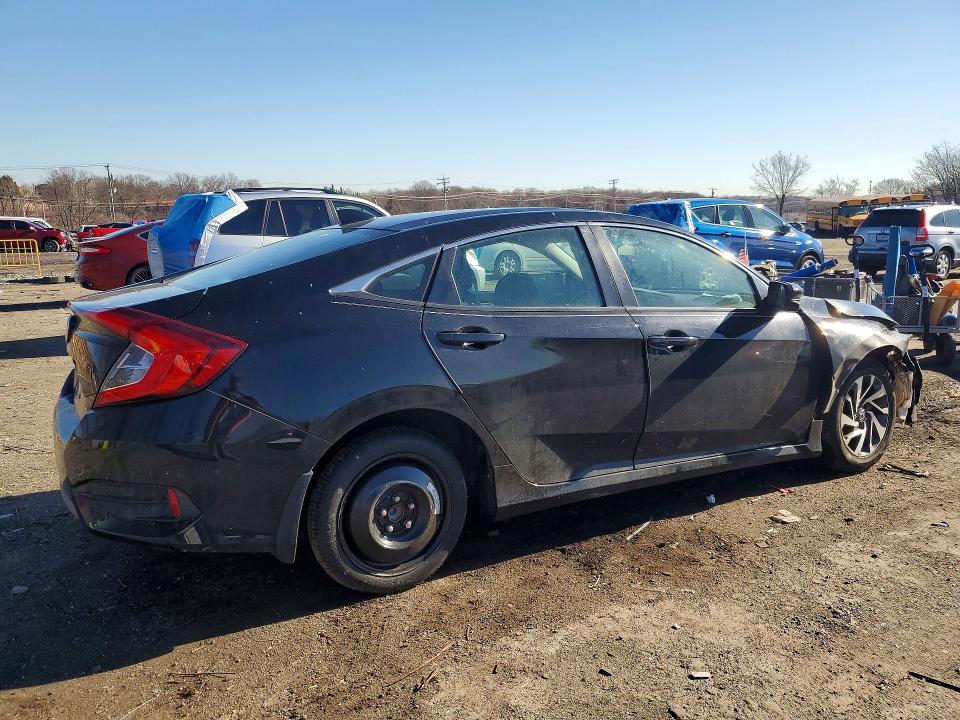 Photo 3 from auction – 2018 HONDA CIVIC with VIN 2HGFC2F75JH598960