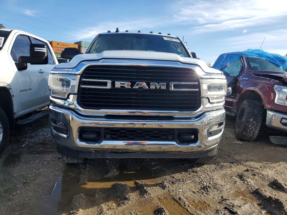 Foto 5 de la subasta – 2021 RAM 2500 con VIN 3C6UR5DJ1MG593383