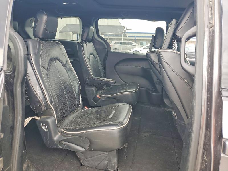 Photo 11 from auction – 2018 CHRYSLER PACIFICA with VIN 2C4RC1GG0JR259893