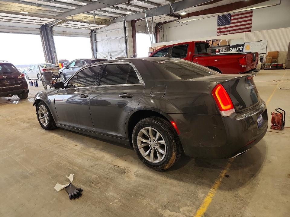 Photo 2 from auction – 2019 CHRYSLER 300 with VIN 2C3CCAAG5KH602000
