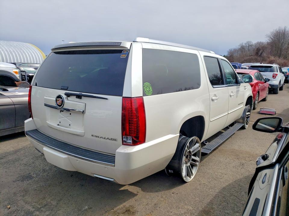 Photo 3 from auction – 2013 CADILLAC ESCALADE with VIN 1GYS4JEF7DR166589