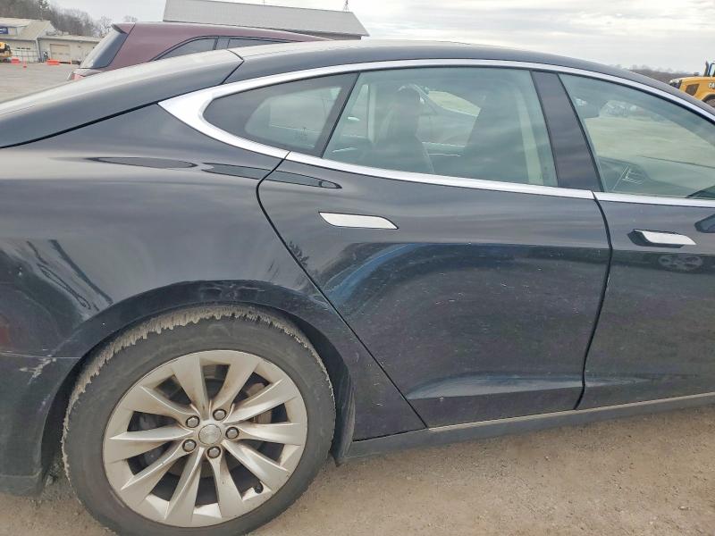 Photo 10 from auction – 2016 TESLA MODEL S with VIN 5YJSA1E14GF132428