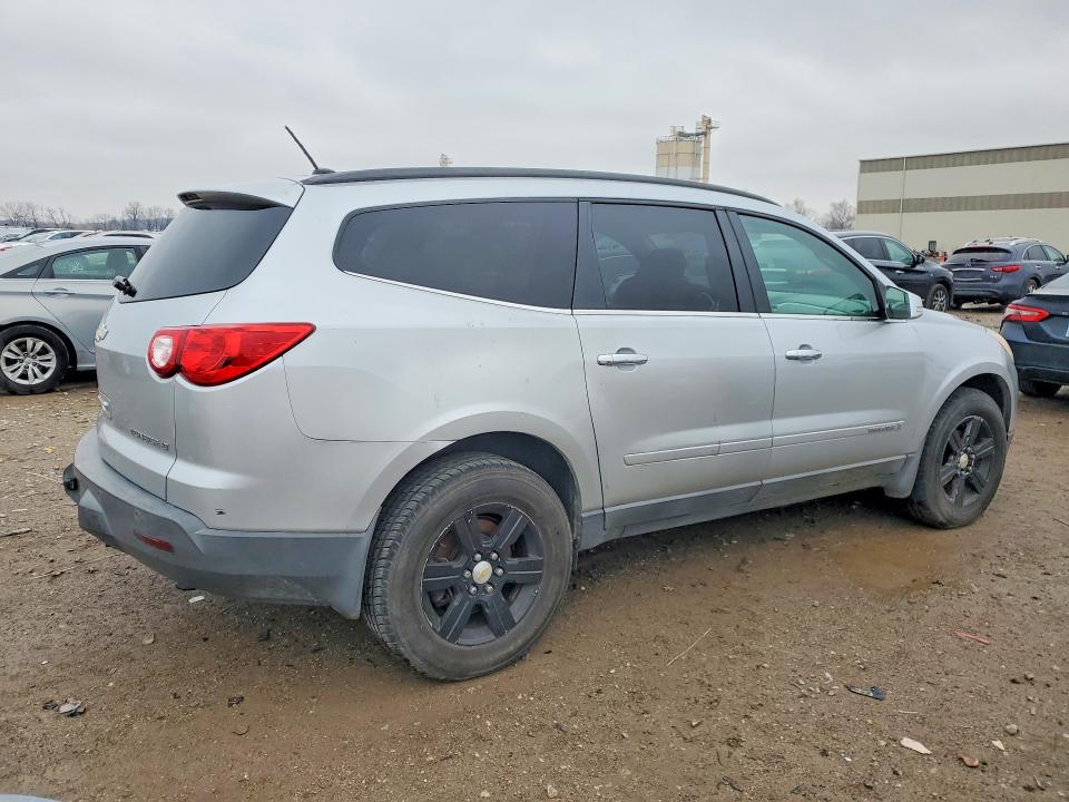 Photo 3 from auction – 2009 CHEVROLET TRAVERSE with VIN 1GNER23D99S130597