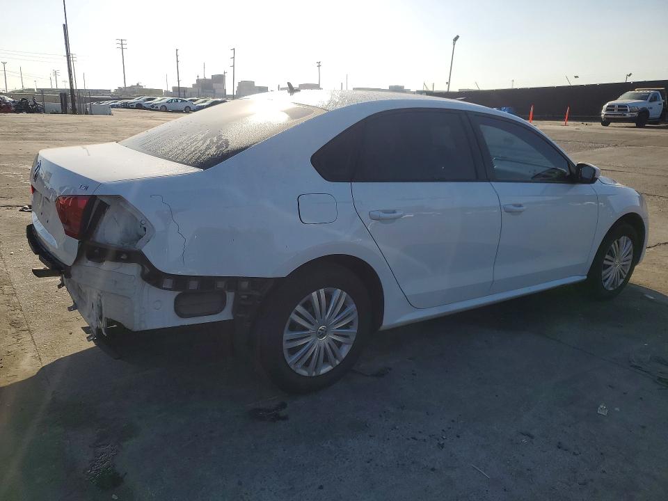 Photo 3 from auction – 2014 VOLKSWAGEN PASSAT with VIN 1VWAT7A33EC071032
